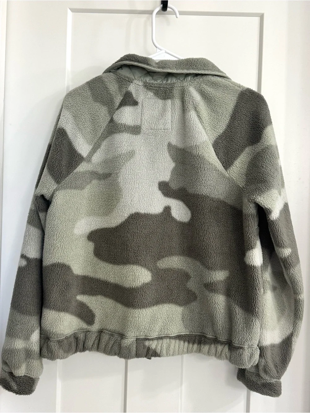 Abercrombie & Fitch Camo Fleece Quilted Snap Jacket Green Size S